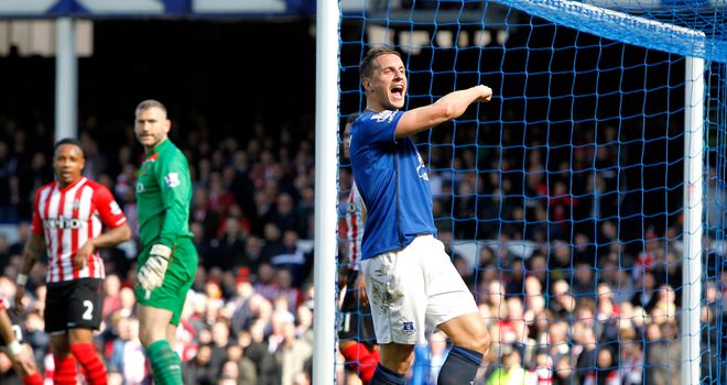 Everton's Phil Jagielka celebrates his fifth goal of the season