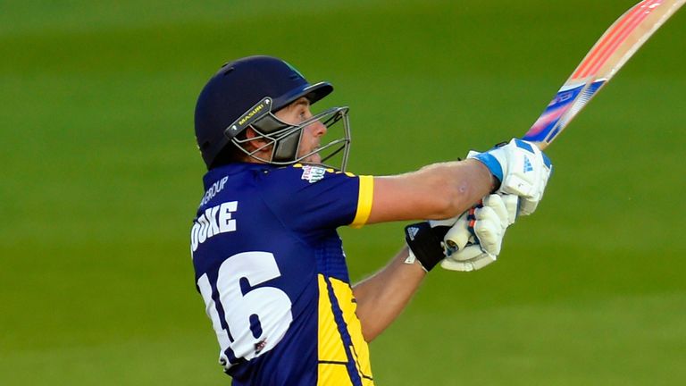 Glamorgan batsman Chris Cooke smashed 60 off 29 balls to beat Essex