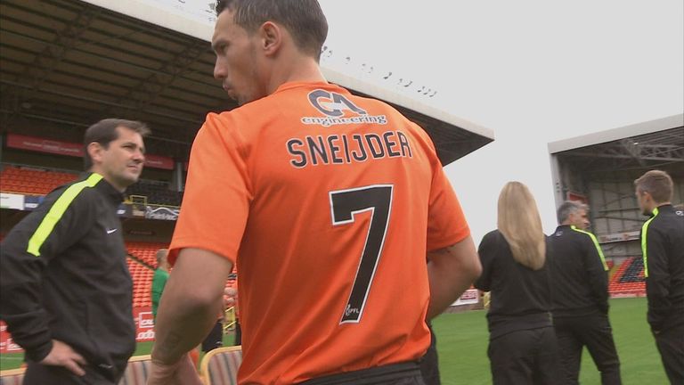 Rodney Sneijder heading out of Tannadice 