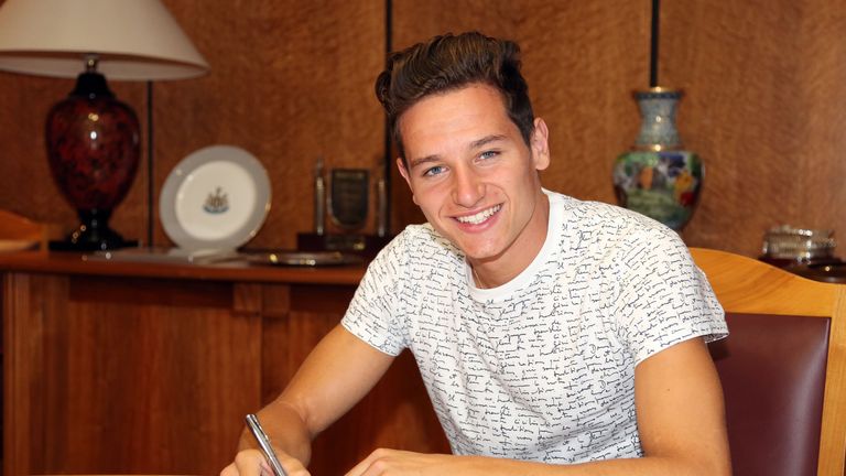 contract-signing-signs-deal-florian-tauvin_3344665.jpg