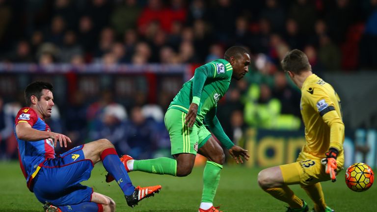 Jermain Defoe capitalises on a defensive mix up at Palace to hand Sunderland a vital win