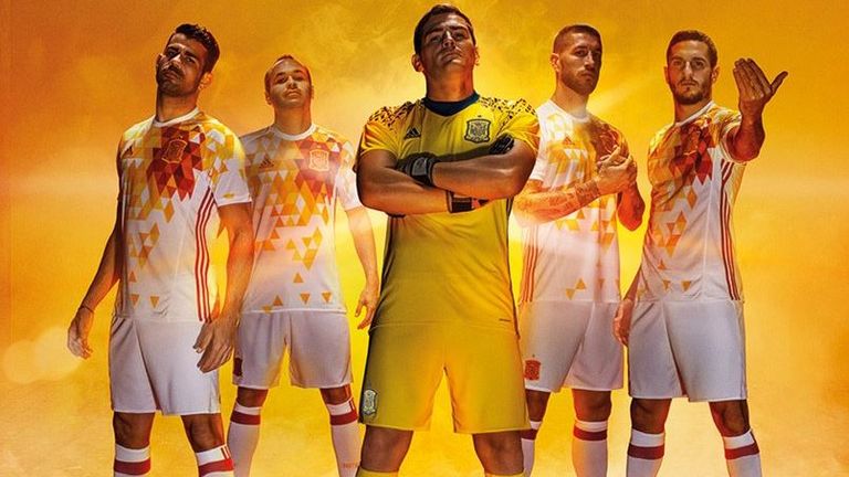 Iker Casillas and co model Spain's colourful away kit (Pic: @SeFutbol)