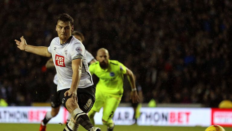 Chris Martin scores for the spot to earn Derby a late point against Brighton
