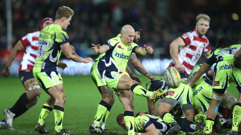 Peter Stringer clears his lines against Gloucester