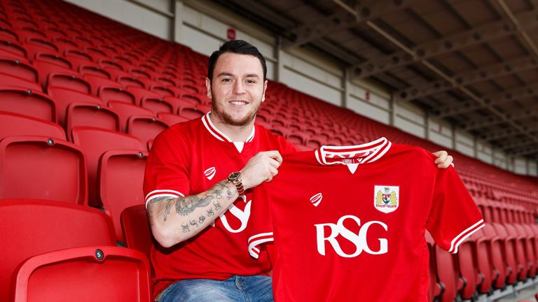 http://e1.365dm.com/16/01/16-9/20/lee-tomlin-bristol-city-posing-with-shirt_3406603.jpg?20160127163147