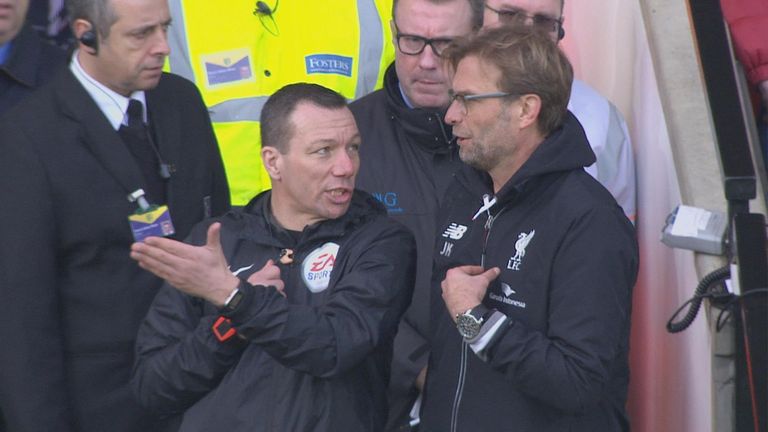 Jurgen Klopp speaks to fourth official Kevin Friend