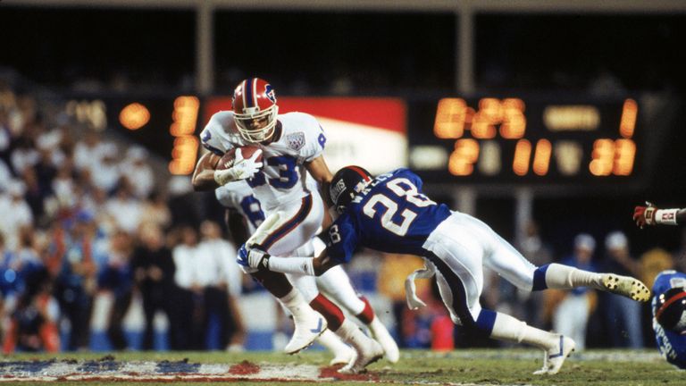 Andre Reed of the Bills tries to break away from a tackle by cornerback Everson Walls