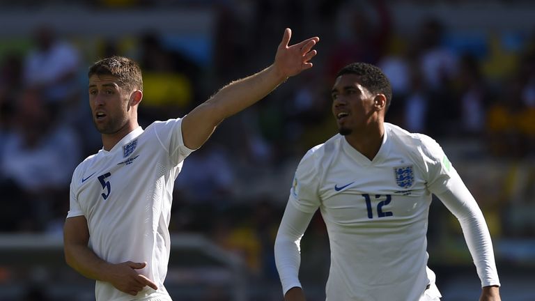 Gary Cahill and Chris Smalling should be in Roy Hodgson's starting XI for the tournament in France, says Sol Campbell