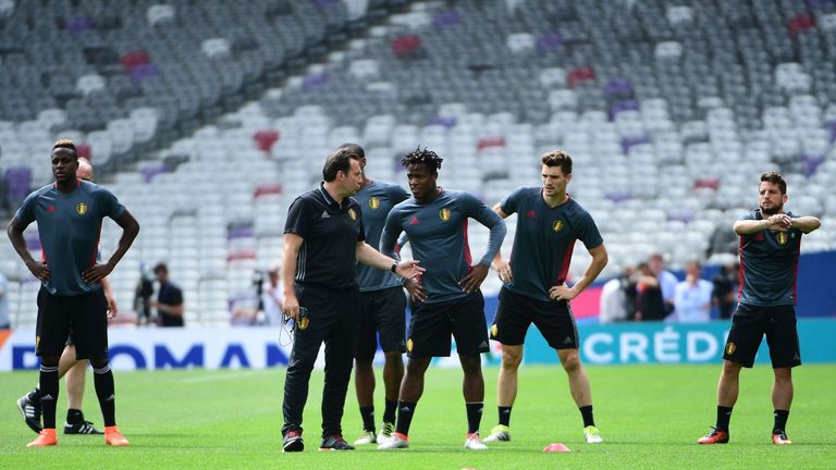 Batshuayi talks to coach Marc Wilmots during a Belgium training session