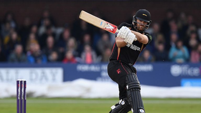 Ben Raine hit a magnificent hundred for Leicestershire as they beat Birmingham