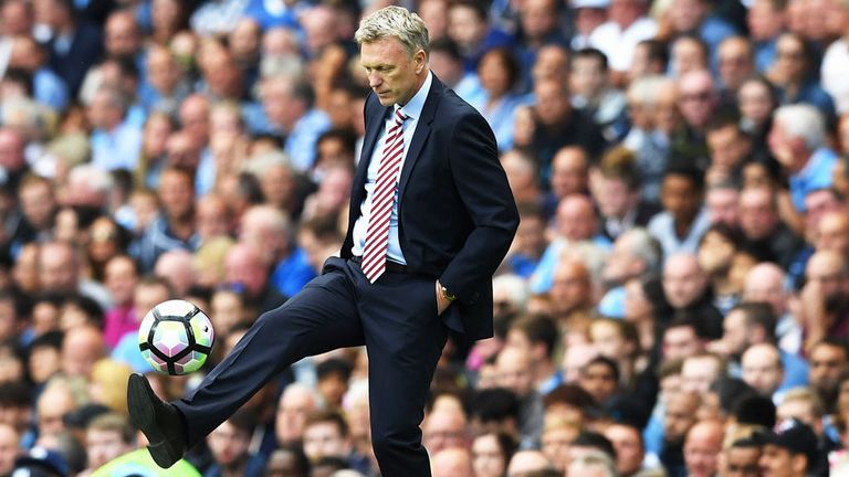 Kone future in doubt after Moyes says defender 'doesn't want' Sunderland deal