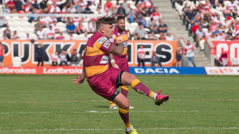 Danny Brough kicks the drop goal that sealed Super League status in 2017