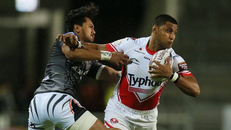 Dominique Peyroux is tackled by Denny Solomona