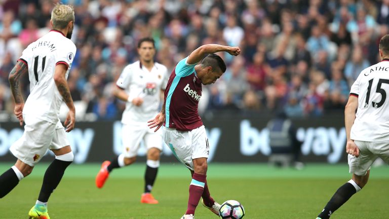 Manuel Lanzini also attempted the rabona in the 4-2 defeat on Saturday