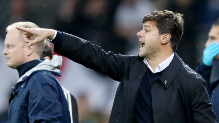 Spurs boss Mauricio Pochettino issues instructions
