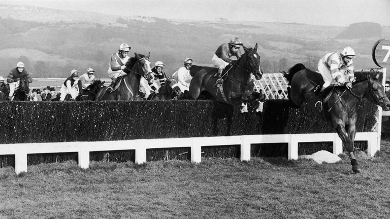 Frank Berry and Glencaraig Lady (centre) en route to winning the Gold Cup