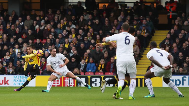 Pereyra curls in Watford's second against Leicester