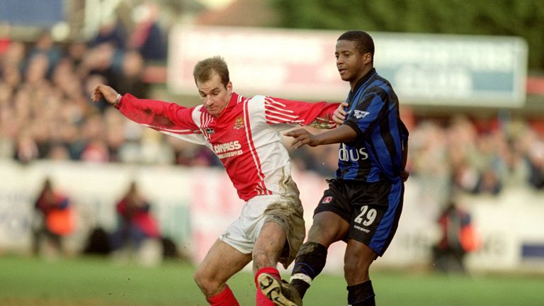 Ashley Vickers (L) in action against Kevin Lisbie