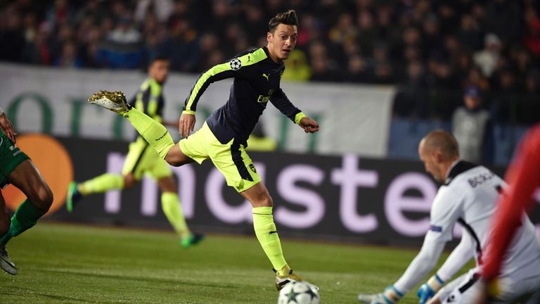 Mesut Ozil (C) shoots on goal