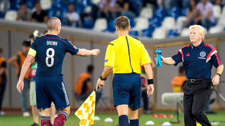 Gordon Strachan (right) is fighting for his future at Wembley