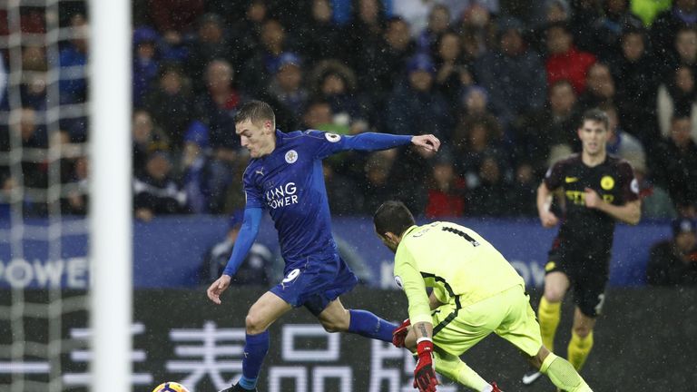 Jamie Vardy rounds Claudio Bravo to score Leicester's fourth goal