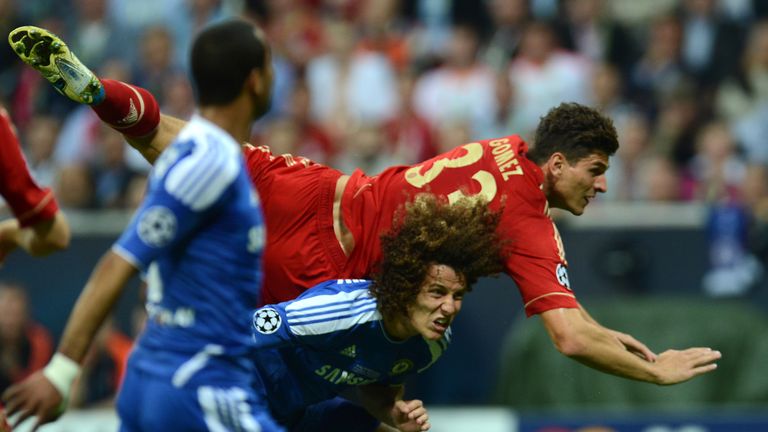 Gomez (right) vies for the ball with Chelsea defender David Luiz