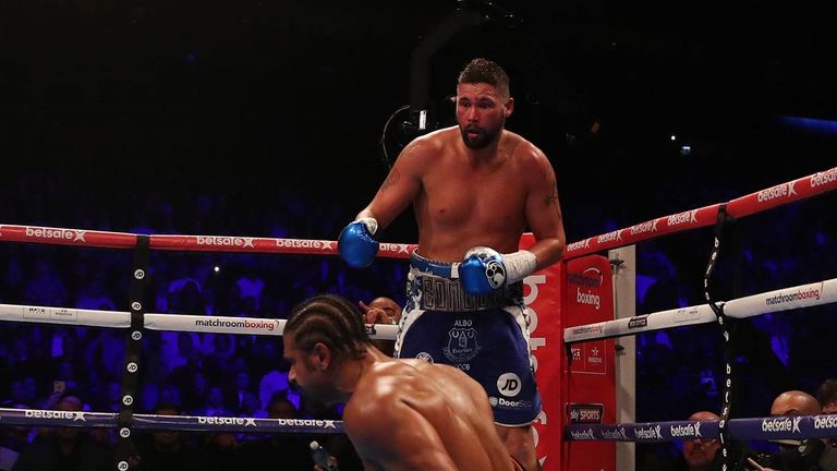 Haye falls to the floor after injuring his knee against Bellew