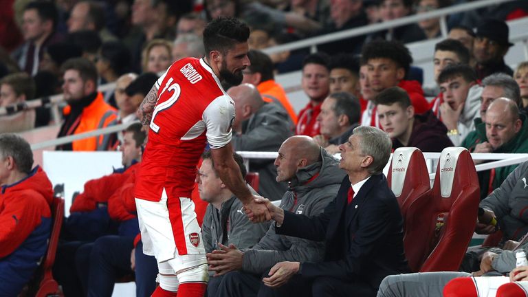 Olivier Giroud says Arsene Wenger retains the support of his Arsenal players