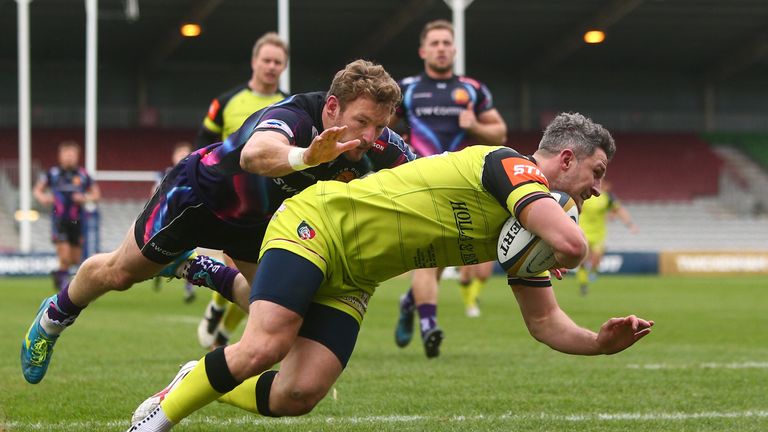 Tom Brady dives past Matt Jess to score Leicester's first try