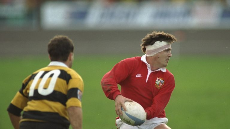 Stuart Barnes in action for the Lions against Taranaki during the 1993 tour
