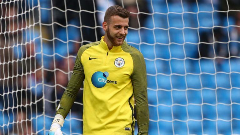 Manchester City keeper Angus Gunn has agreed to rejoin Norwich on a season-long loan 
