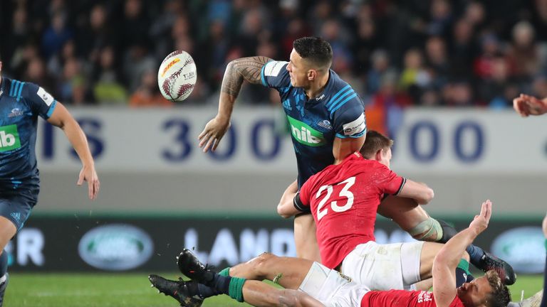 Sonny Bill Williams offloads to Ihaia West to set up the winning try