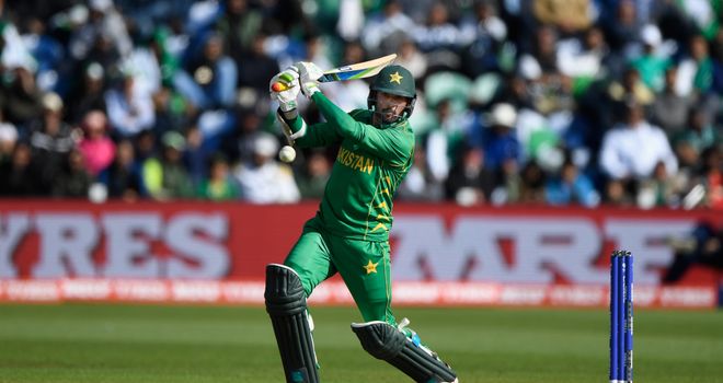 Mohammad Amir hit an unbeaten 28 to help his side to victory over Sri Lanka