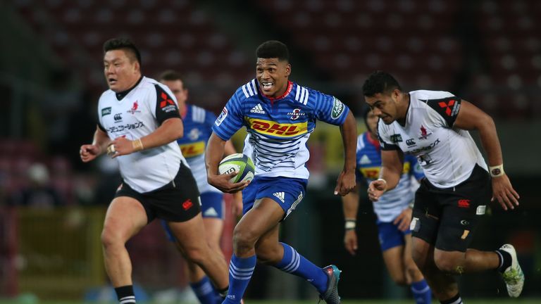 Damian Willemse on the attack for the Stormers