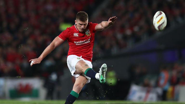 Owen Farrell kicks a penalty