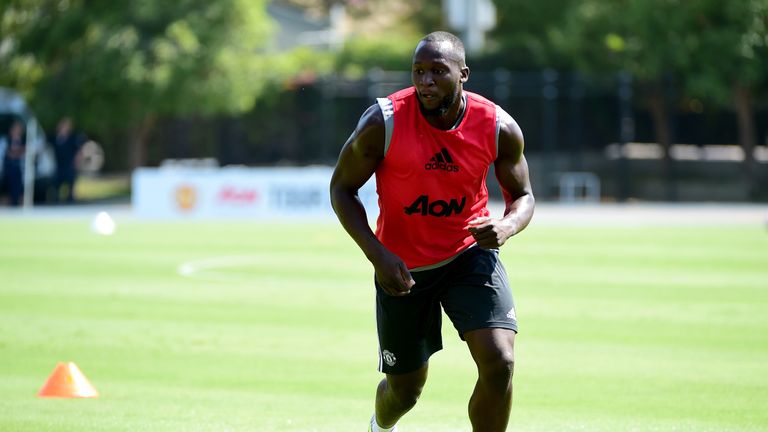 Lukaku trains with Manchester United at UCLA 