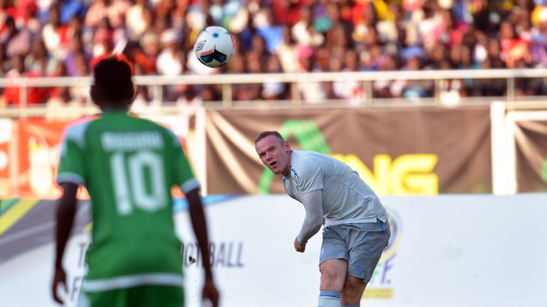 Wayne Rooney curls home his first goal since returning to Everton