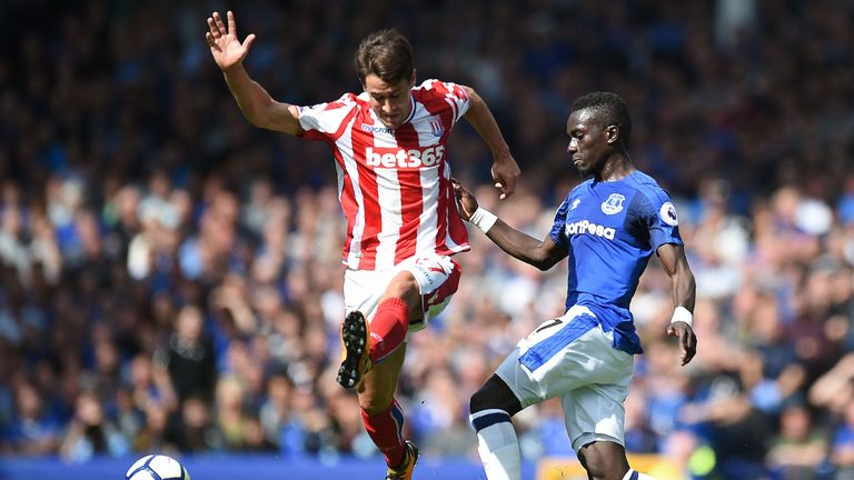 Bojan Krkic tussles with Idrissa Gueye at Goodison Park