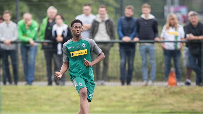 Reece Oxford returned on loan to Monchengladbach in January