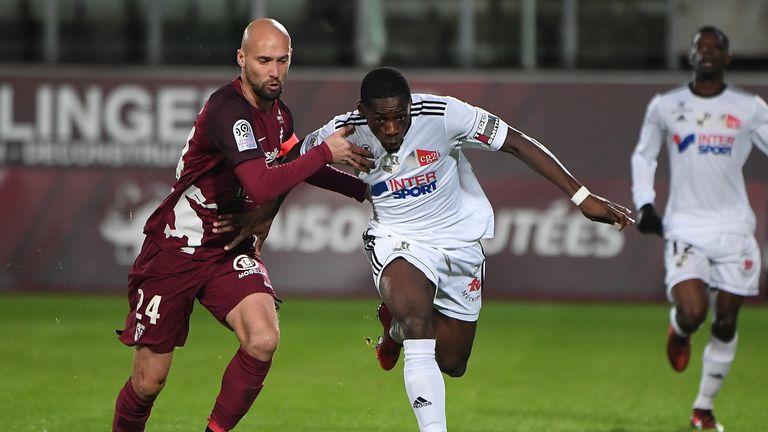 Amiens' Harrison Manzala (R) vies for possession against Metz