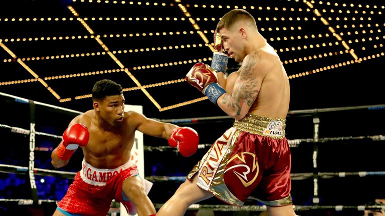 Yuriorkis Gamboa (L) edged out Jason Sosa at the Theater at Madison Square Garden on November 25.
