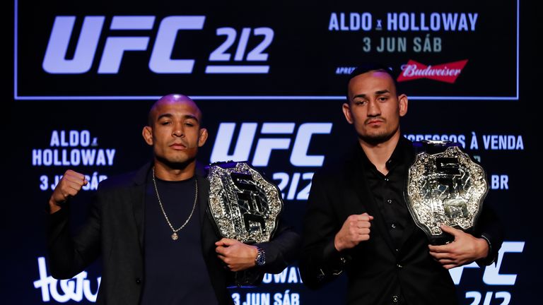 Holloway (R) unified titles by beating Aldo this year