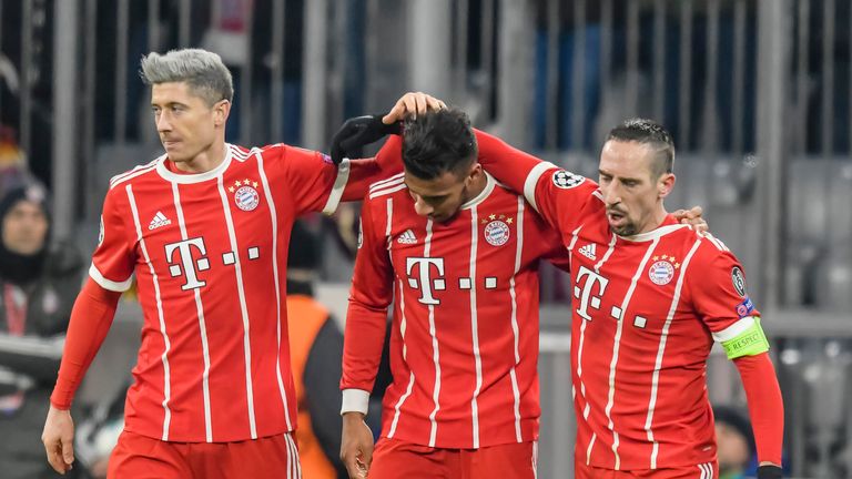Bayern Munich's French midfielder Corentin Tolisso (C) is congratulated