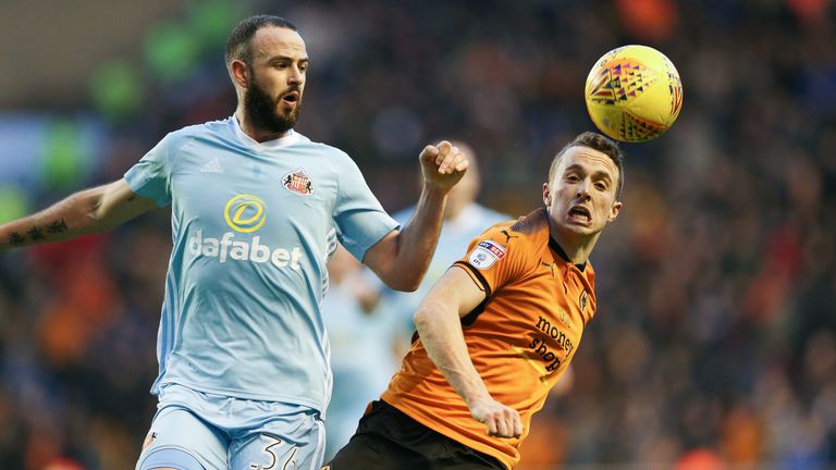 Ten-man Sunderland frustrated out-of-sorts Wolves to claim a deserved 0-0 draw