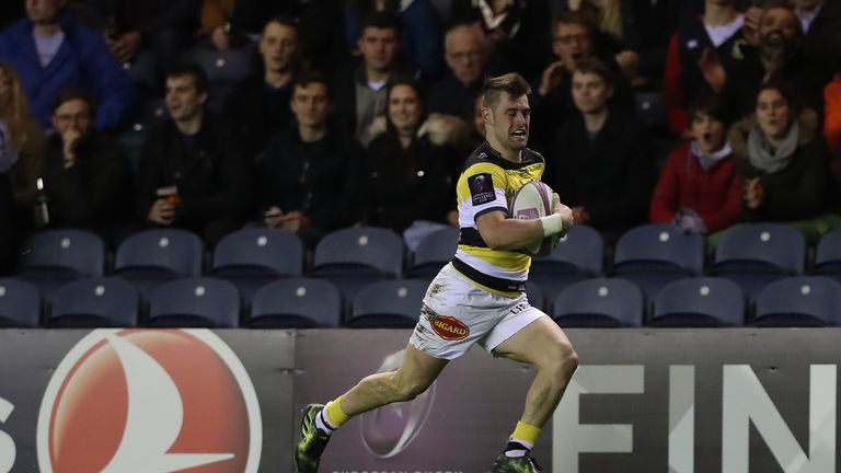The fleet-footed Arthur Retiere in action for La Rochelle