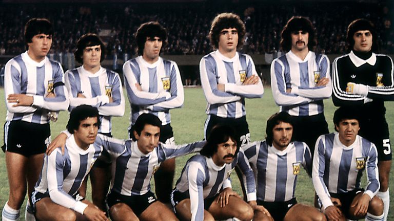 Argentina will pay tribute to Houseman (back row, one from left)