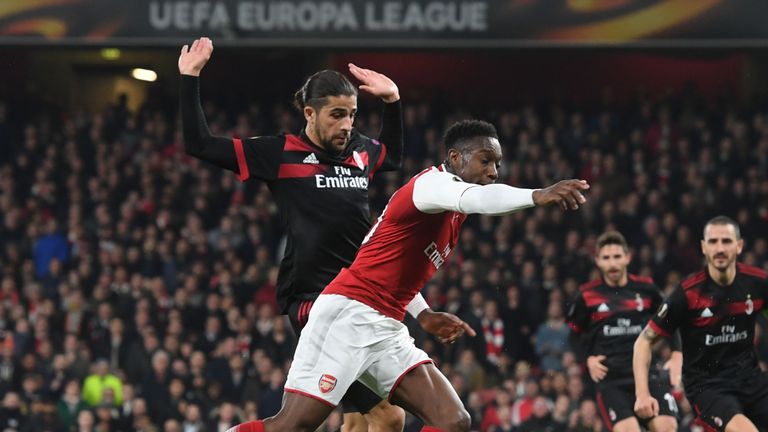 Danny Welbeck goes down to win Arsenal a penalty