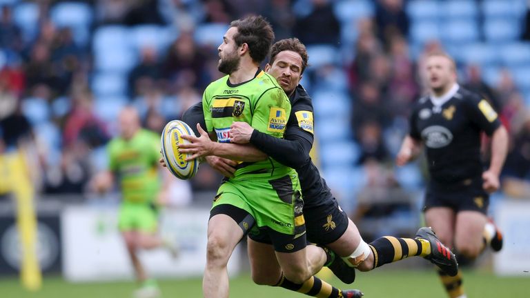 Cobus Reinach is tackled by Danny Cipriani