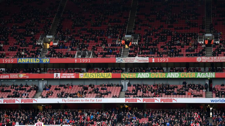 Some Arsenal fans were staying away from the Emirates as the 2017-18 season rumbled on [스카이 스포츠]올 여름 아스널의 감독 에메리는......