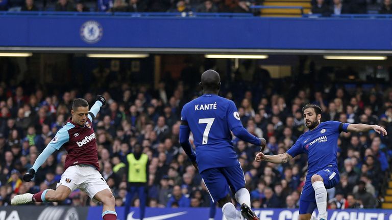 Javier Hernandez scores West Ham's equaliser against Chelsea